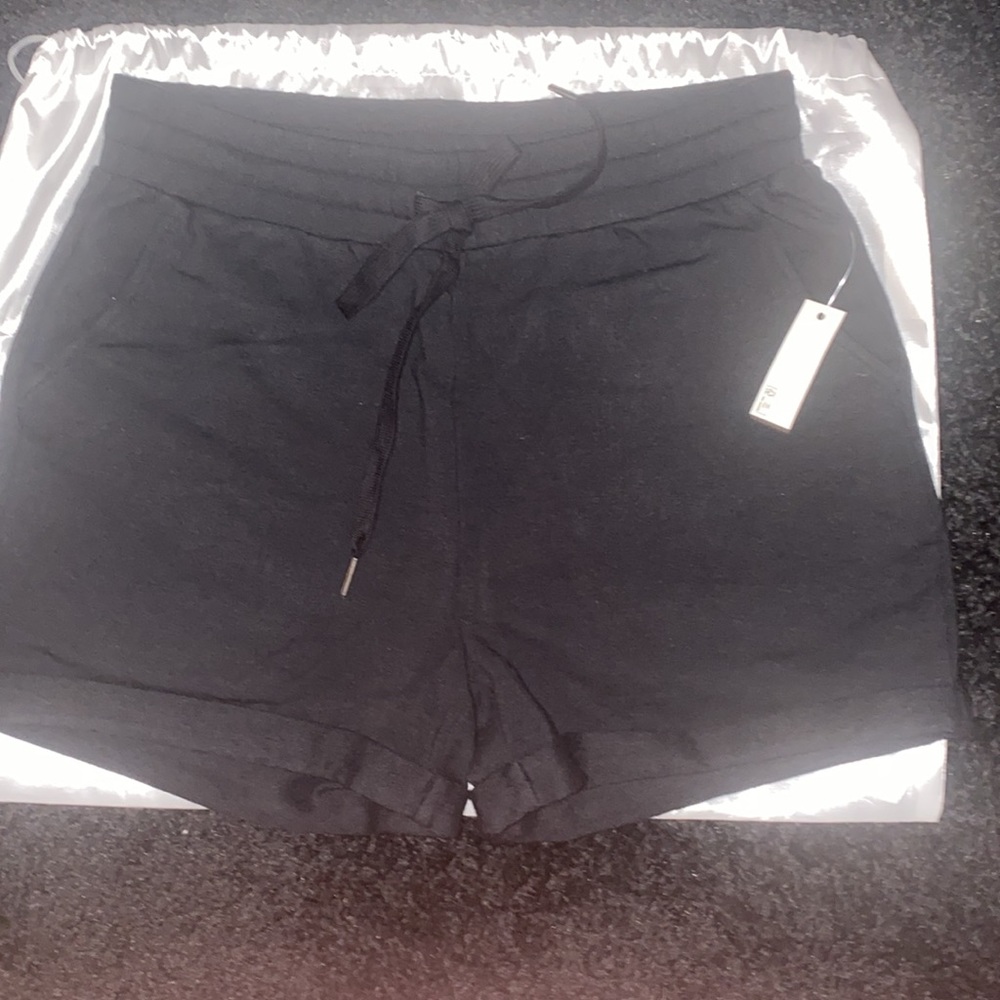 NWT daily ritual XS women’s shorts. Comes in original packaging.